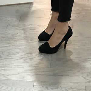 Cynthia Rowley Black suede Pumps